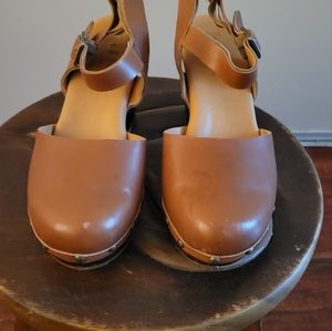 Kork ease tan clogs sz 7